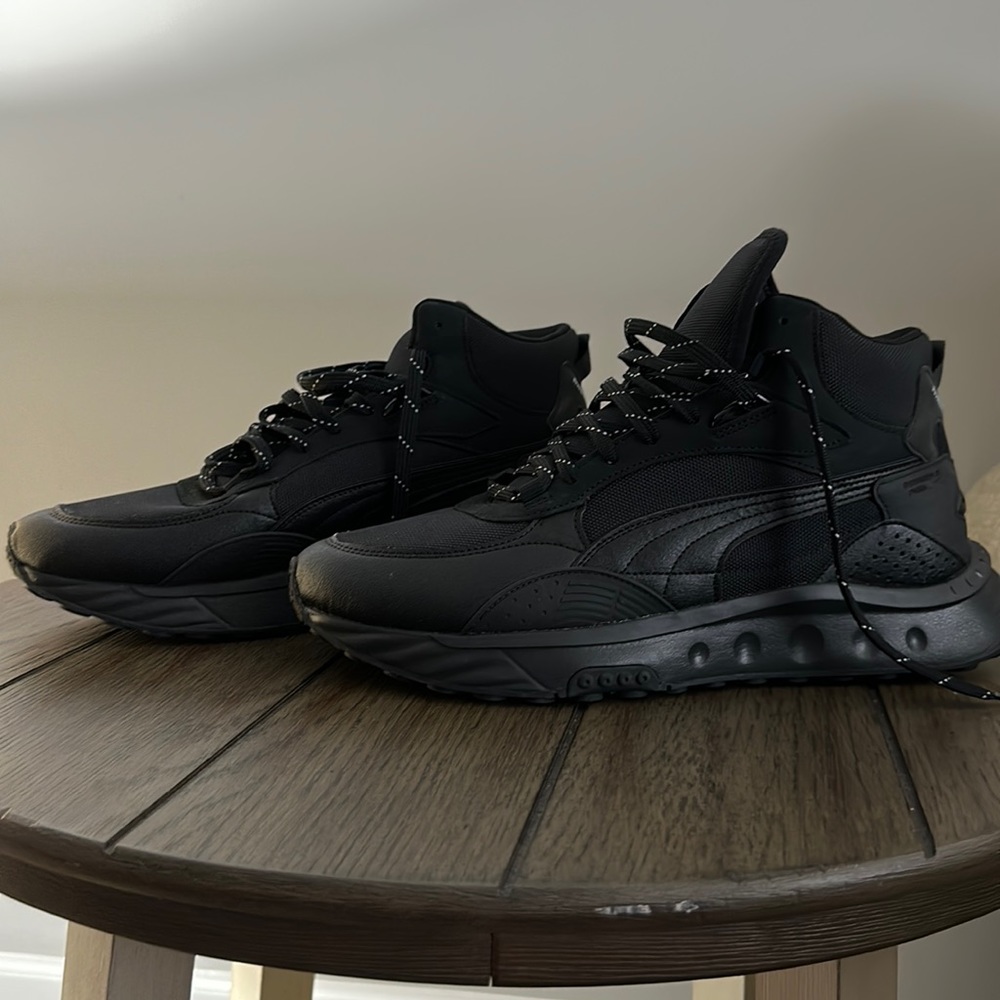 BNWOT Puma men shoes